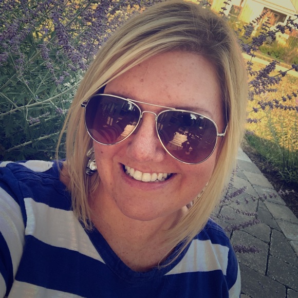 Meet your Posher, Jen - Picture 1 of 4